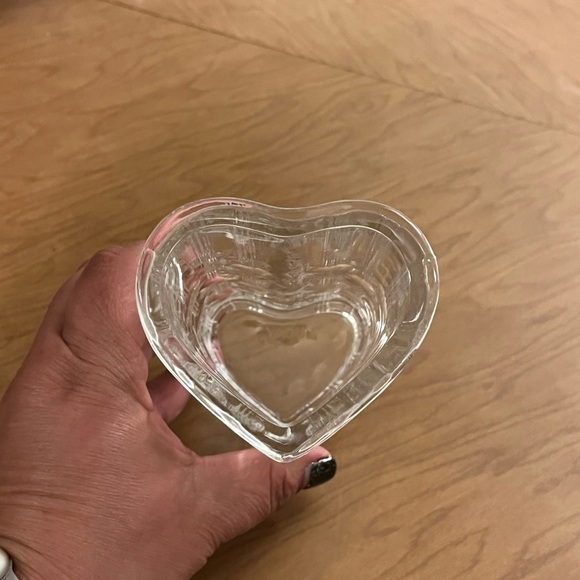 Vintage Avon Heart Shaped BUD VASE Ribbed Clear Glass Valentines Day Weighted - Picture 1 of 7